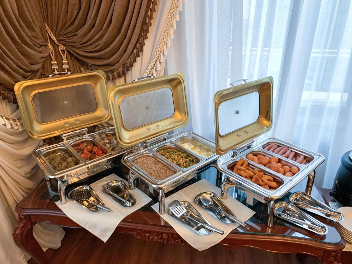 Gregory Boutique Hotel Chişinău Eksteriør billede A selection of chafing dishes