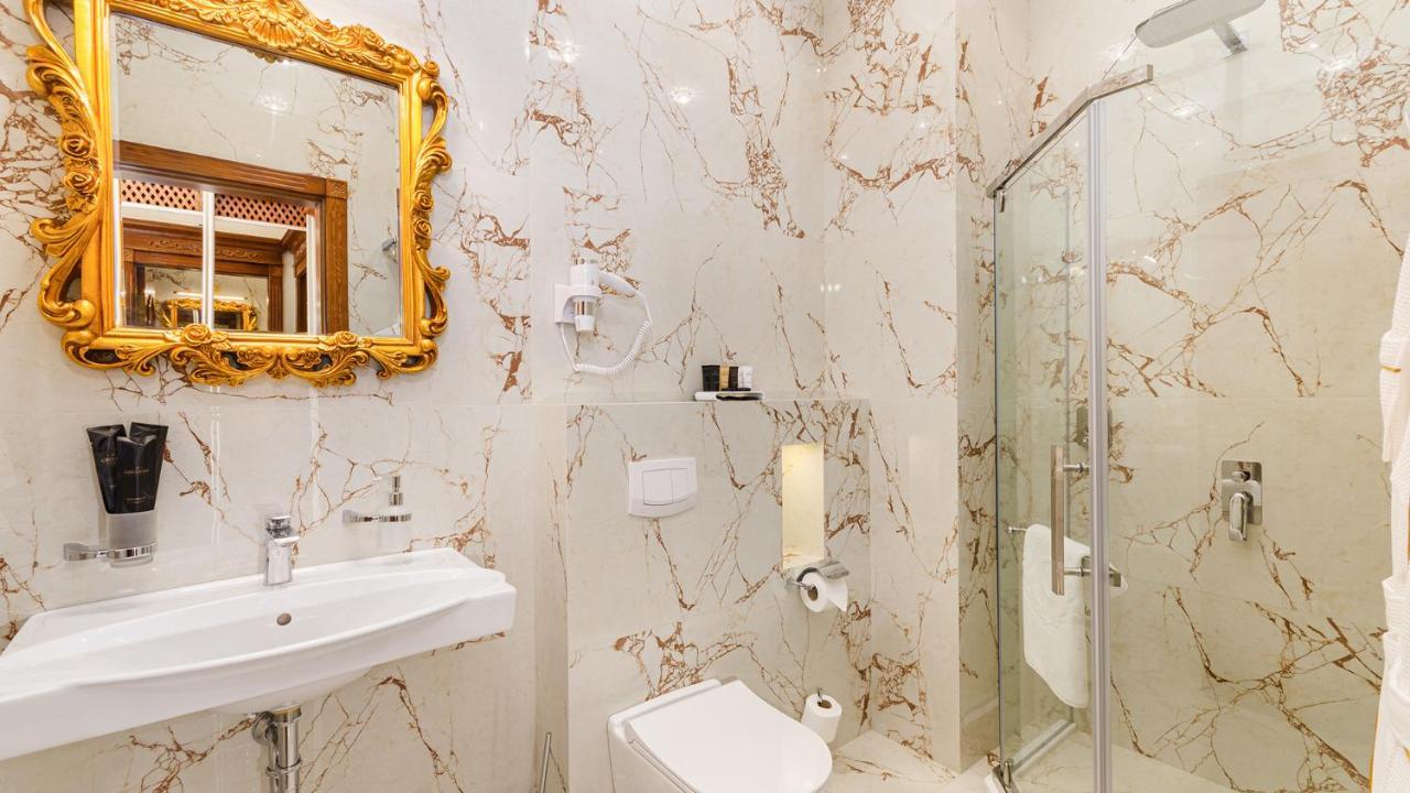 Gregory Boutique Hotel Chişinău Eksteriør billede Bathroom
