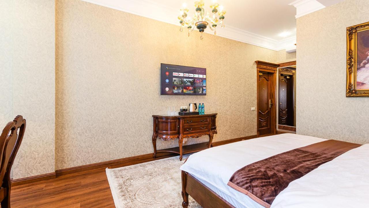 Gregory Boutique Hotel Chişinău Eksteriør billede A room at the hotel