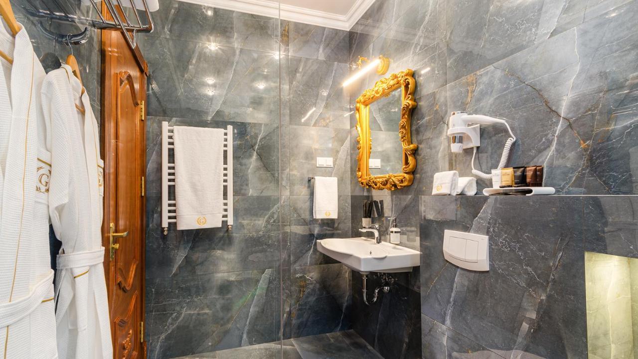 Gregory Boutique Hotel Chişinău Eksteriør billede Bathroom
