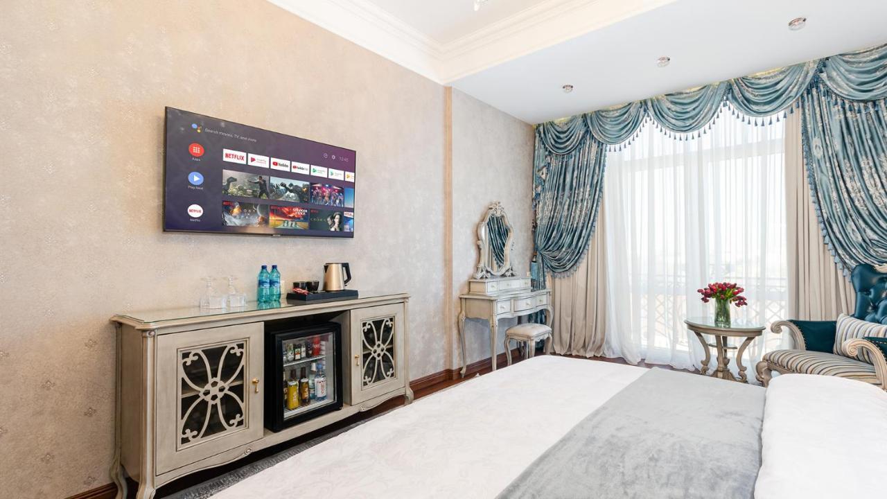 Gregory Boutique Hotel Chişinău Eksteriør billede A 4K UHD TV