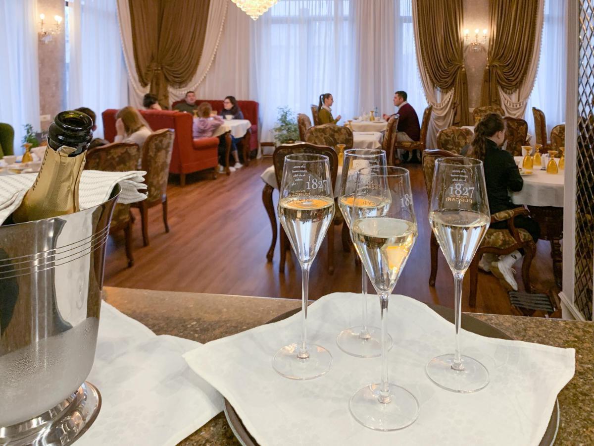 Gregory Boutique Hotel Chişinău Eksteriør billede Restaurant