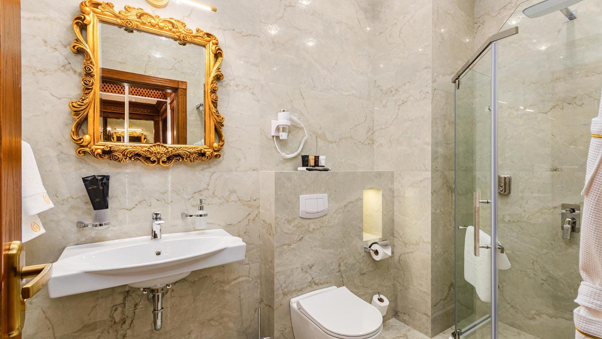Gregory Boutique Hotel Chişinău Eksteriør billede Bathroom
